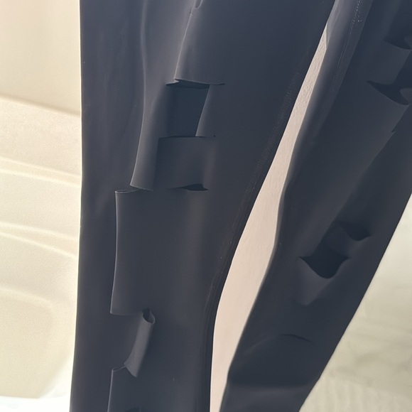 ALO YOGA High-Waist Ripped Warrior Leggings - Picture 2 of 7